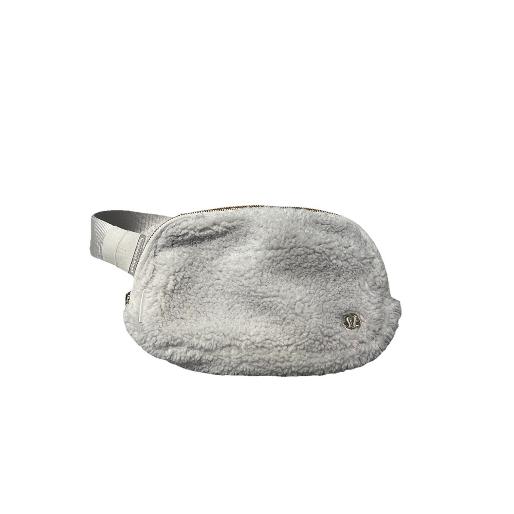 Lululemon Everywhere Belt Bag‎ White Gold Fleece Sherpa, One Size 1L.